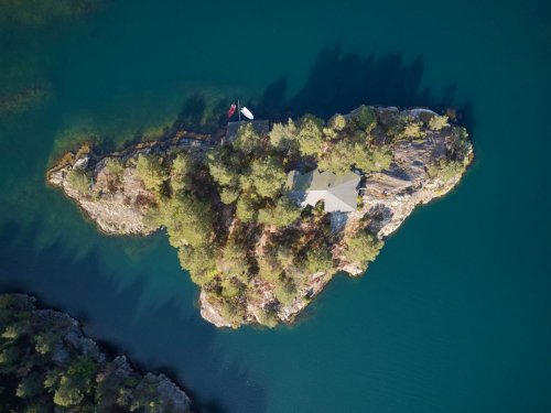 В Норвегии продается потрясающий частный остров с домом – настоящая мечта отшельника (12 фото)
