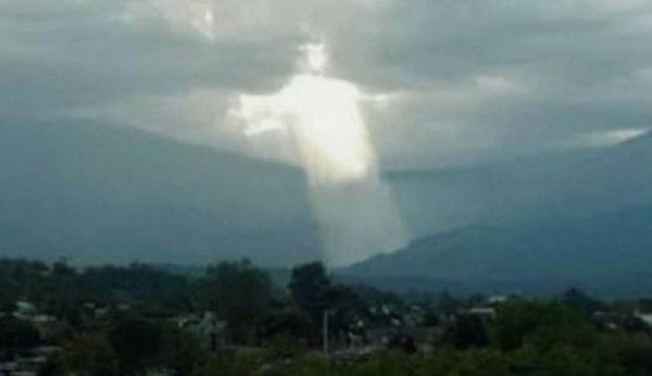 «Образ Христа» над Аргентиной: люди наблюдали странное явление в небе