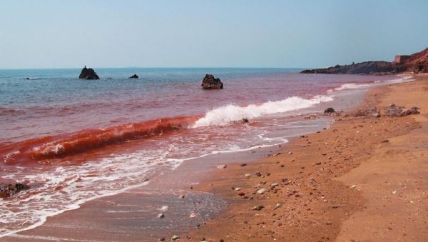События из Откровения Иоанна Богослова: море вокруг Ирана стало красным