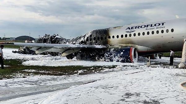 Выжил в горящем самолете: пассажир рассказал о видении, которое спасло ему жизнь