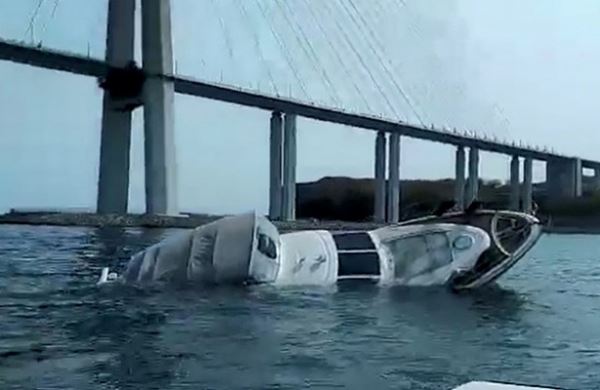 <br />
У берегов Владивостока затонул катер<br />
